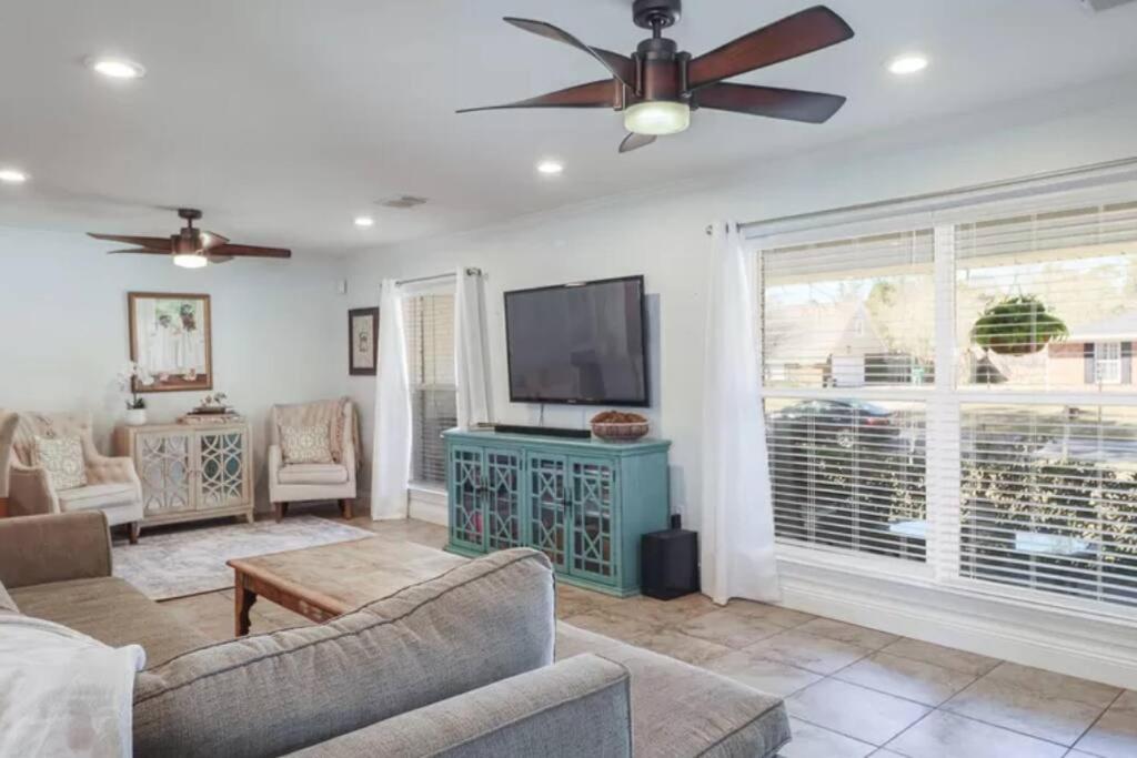 4/3 Home Centrally Located, Beach, Casino, Airport, Dining, Golfing, Shopping, Entertainment غولفبورت المظهر الخارجي الصورة