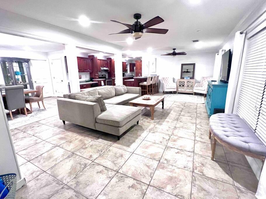 4/3 Home Centrally Located, Beach, Casino, Airport, Dining, Golfing, Shopping, Entertainment غولفبورت المظهر الخارجي الصورة